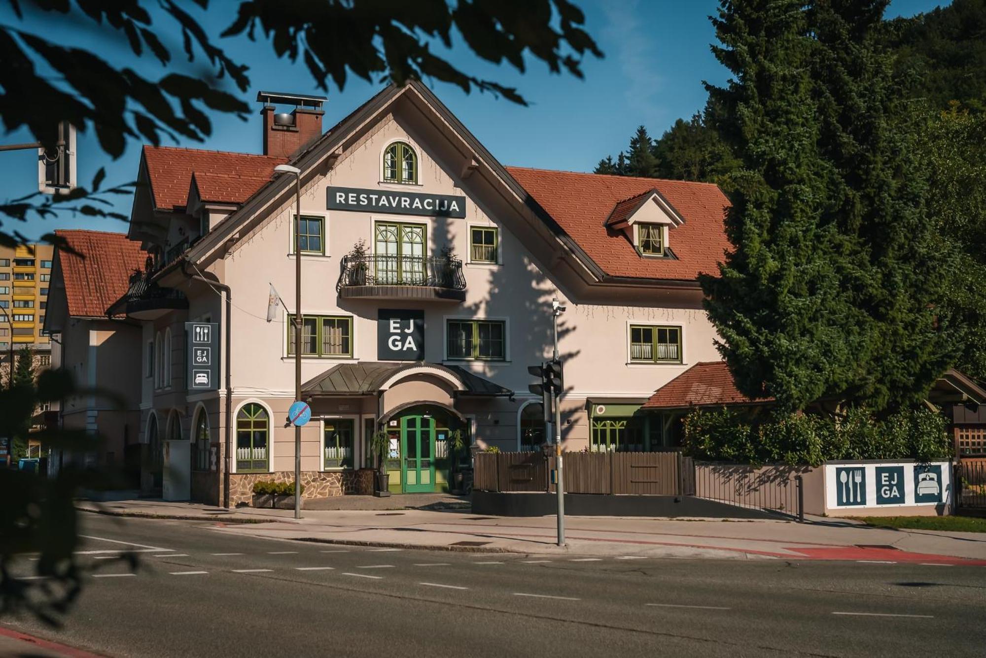 Guest House Ejga Йесенице Екстериор снимка