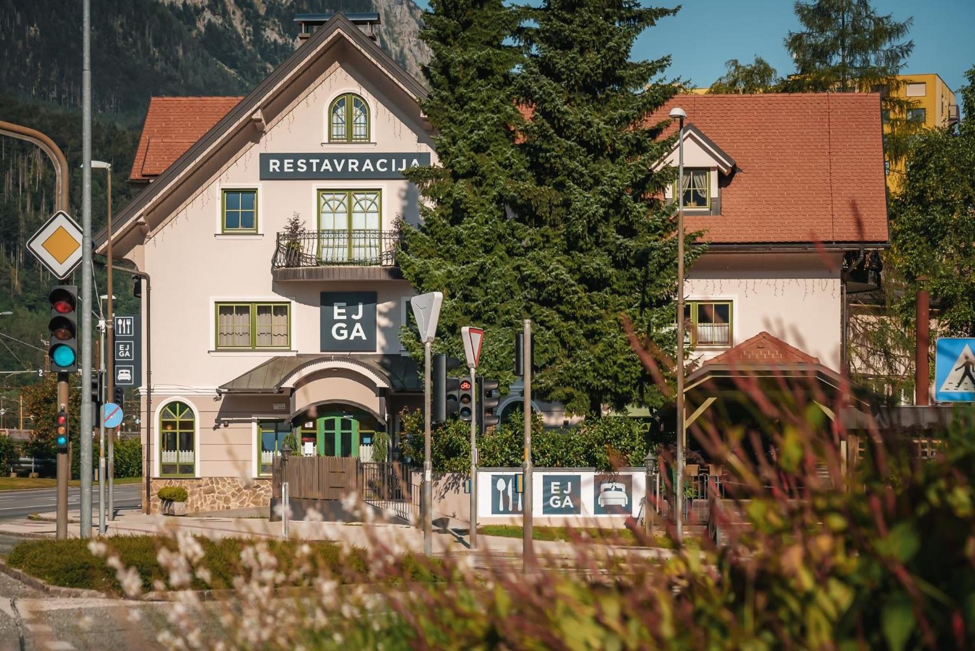 Guest House Ejga Йесенице Екстериор снимка