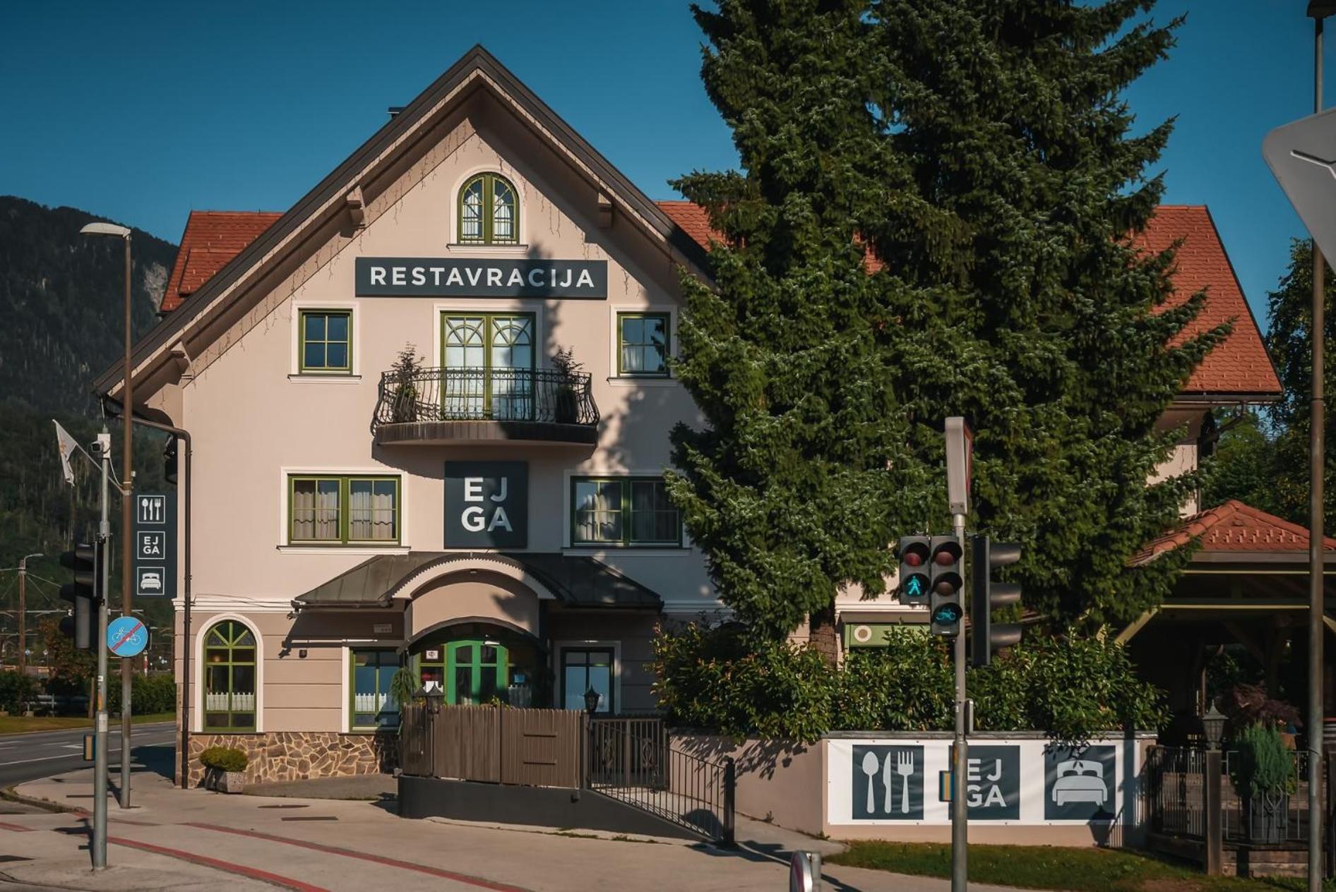 Guest House Ejga Йесенице Екстериор снимка