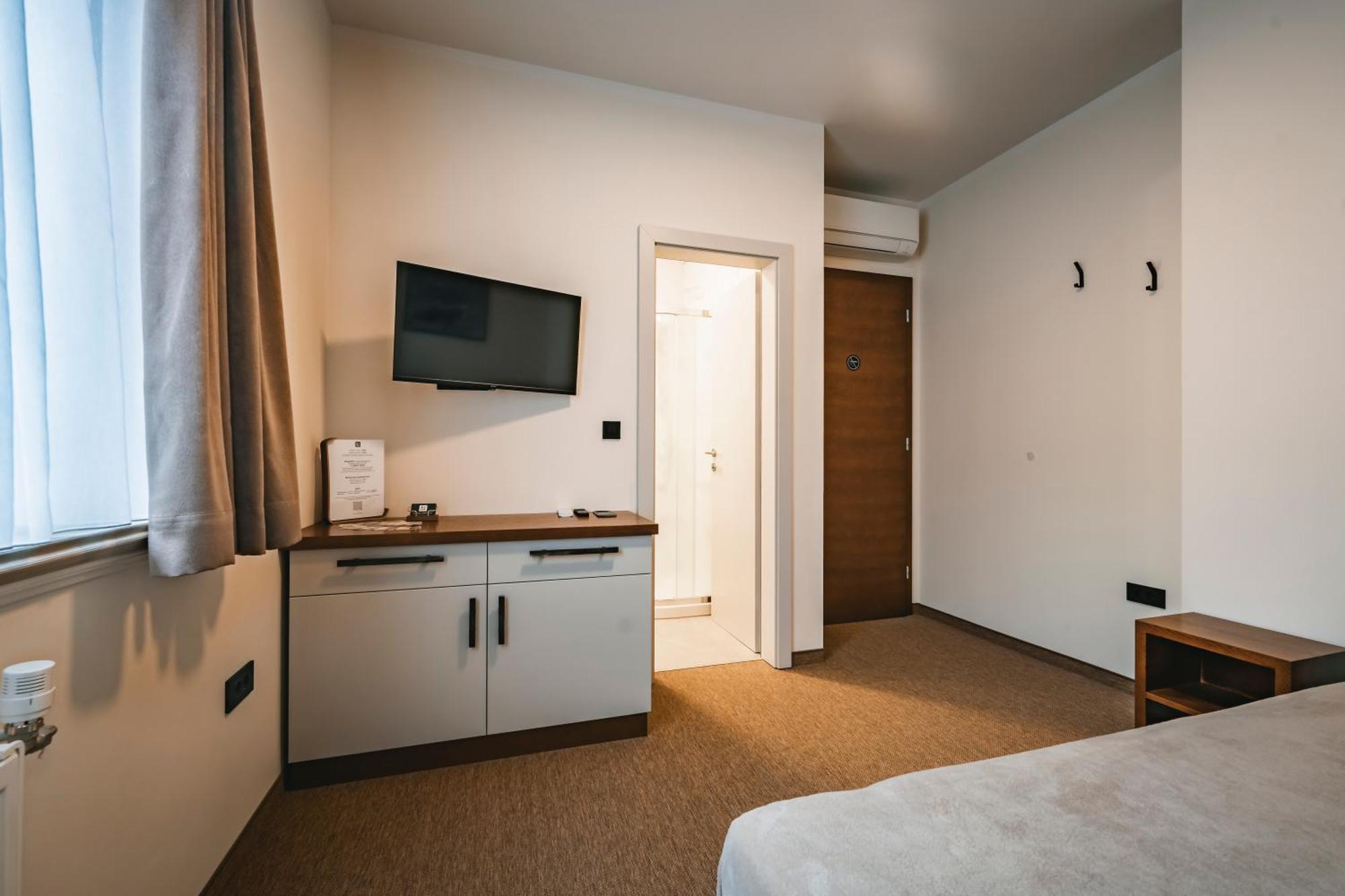 Guest House Ejga Йесенице Екстериор снимка