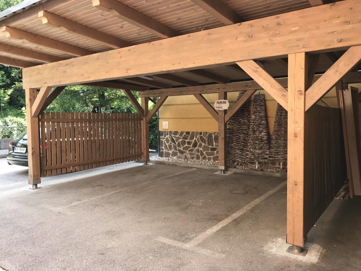 Guest House Ejga Йесенице Екстериор снимка